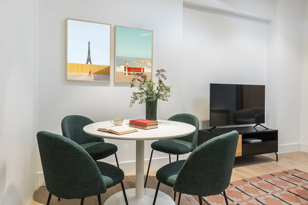 Sophisticated 38m2 Madrid Flat With Dedicated Home Office Space #5
