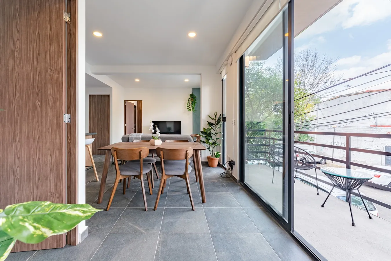 Contemporary 2-bed Flat With Home Office In Mexico City Center For Remote Work