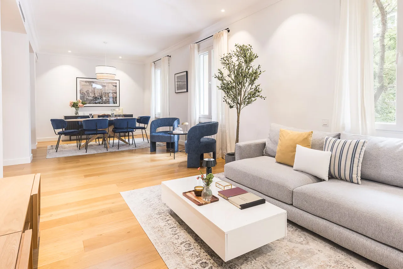 Contemporary Madrid Rooftop Apartment With Luxurious Home Office For Remote Work #2