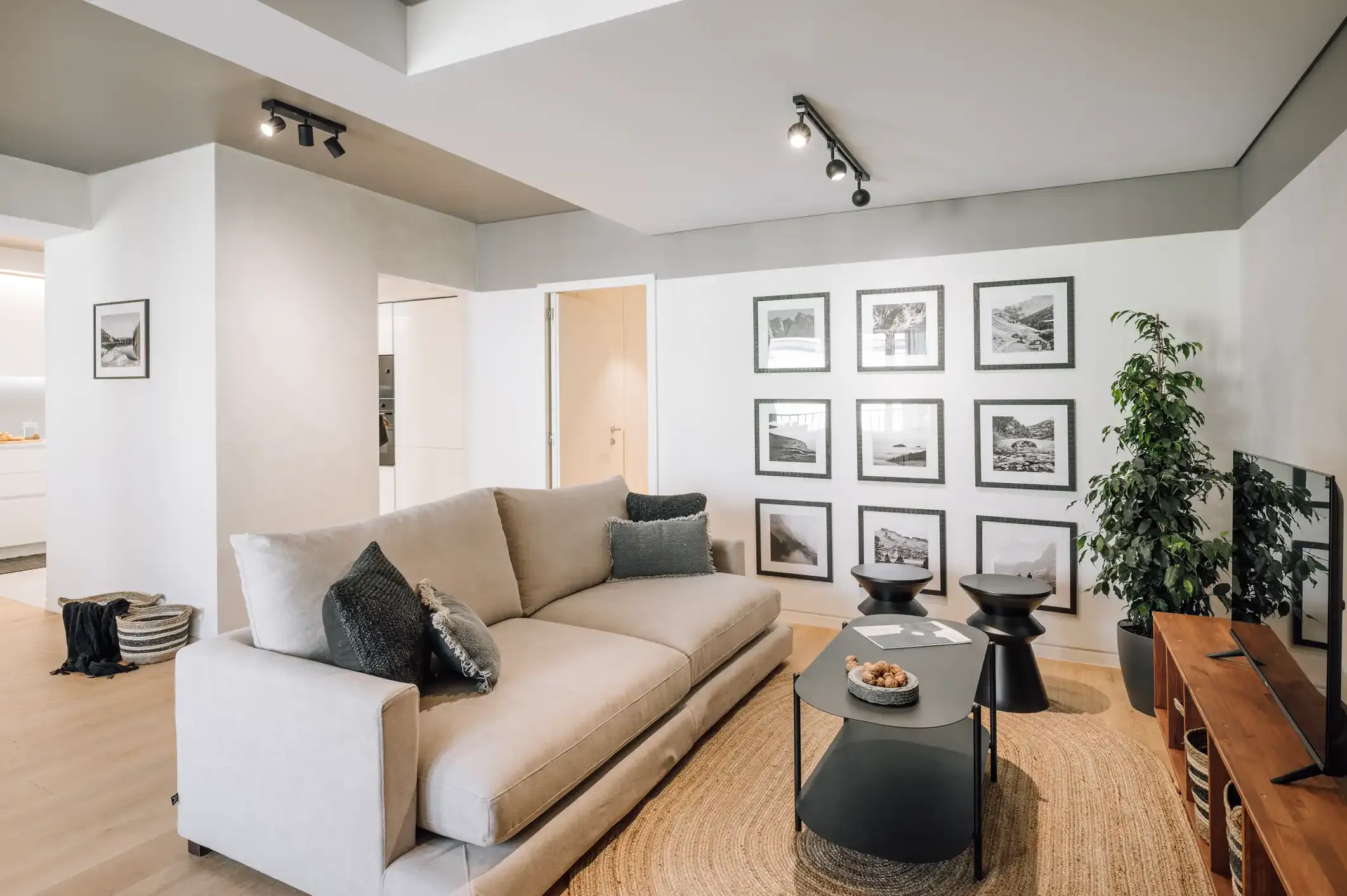 Sophisticated Lisbon Flat With Bright Living Spaces And Dedicated Home Office Area #1