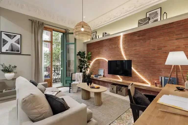 Designer Barcelona Flat With Dedicated Home Office For Remote Work And Comfortable Living