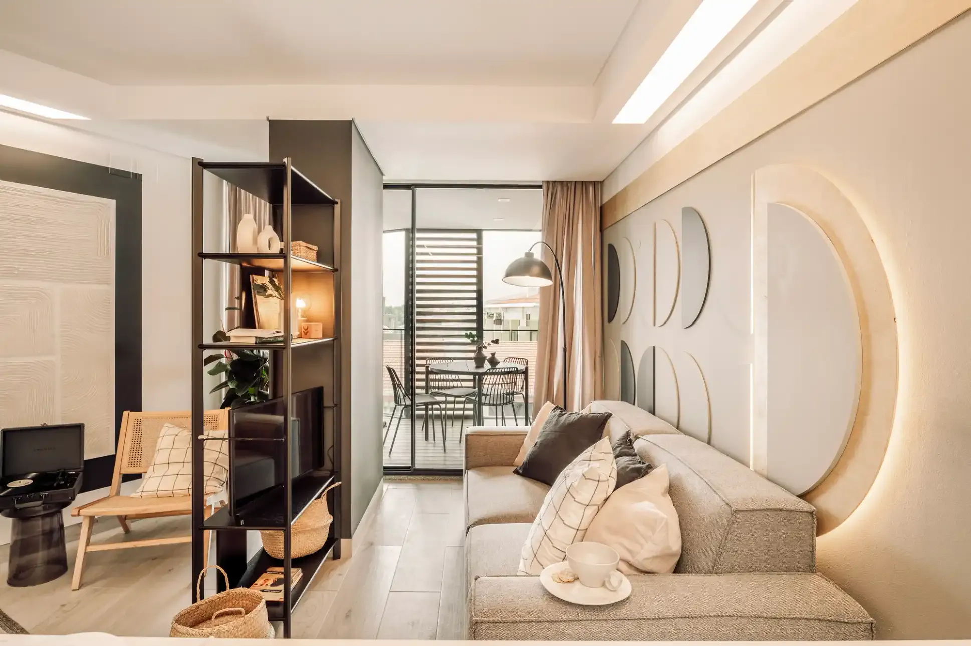 Lisbon 68m2 Designer Flat With Bright Home Office For Remote Work Flexibility