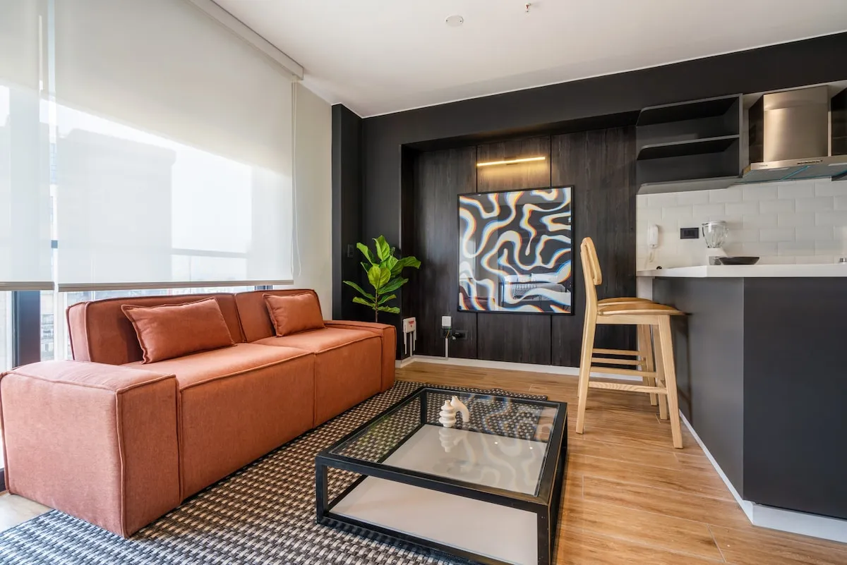 Work Above Lima: Airy Curated 1br Flat With Skyline Views For Nomads