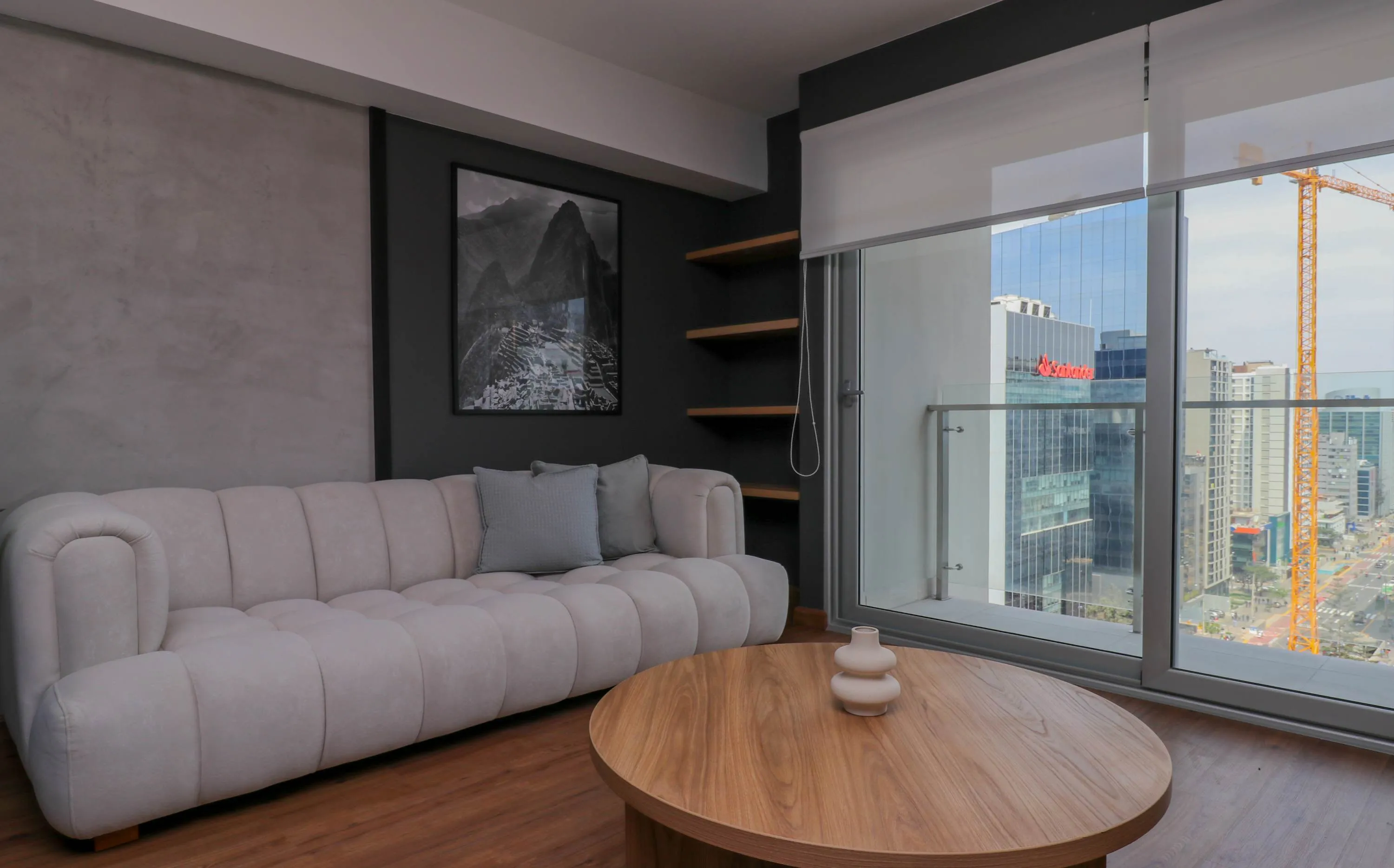 Work-ready Executive Flat In Lima: Roomy 1br W/ Pool Near Financial District