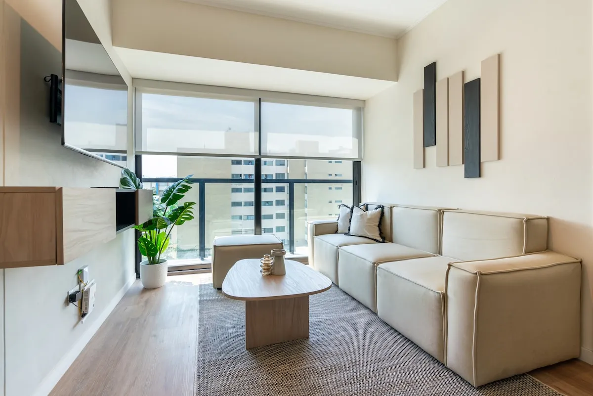 Wfh-ready Executive Flat: Spacious 2br W/ City Views In San Isidro, Lima's Business Hub - Corporate Housing in Lima, Peru