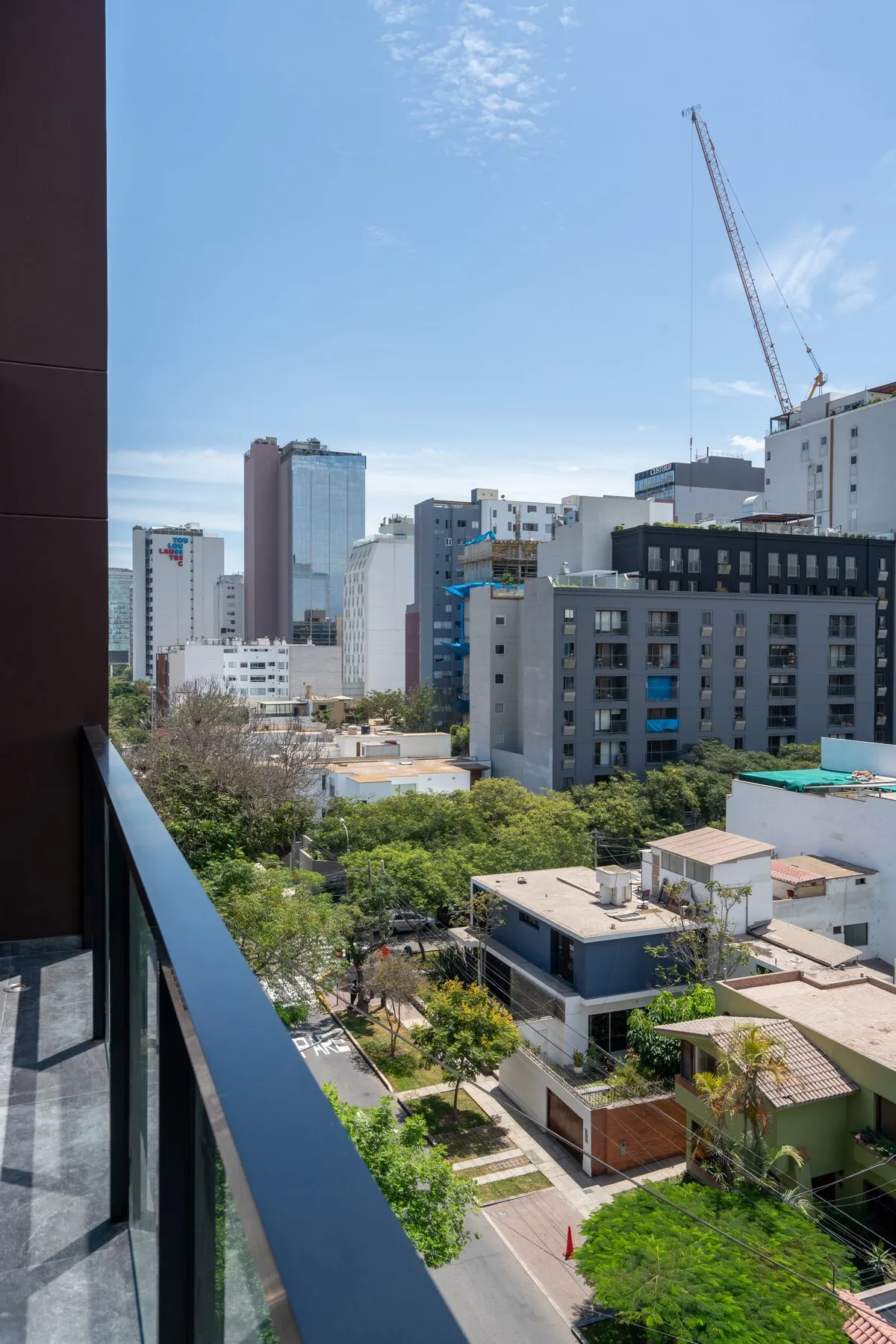 Wfh-ready Executive Flat: Spacious 2br W/ City Views In San Isidro, Lima's Business Hub #3