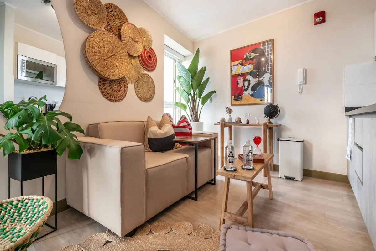 Comfortable Urban Flat Steps From Malecon With Pool: Remote-work Ready In Lima