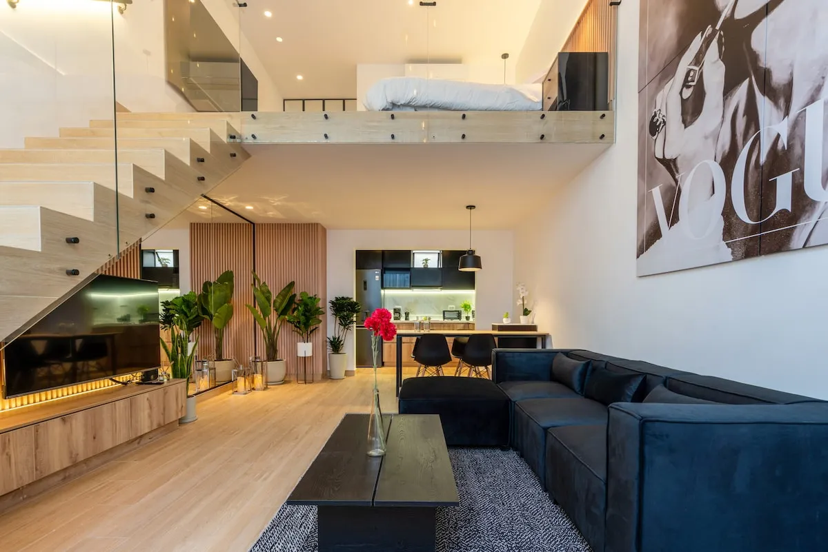 Live & Work In Miraflores: Executive 1br Duplex With Desk + Ac, Lima