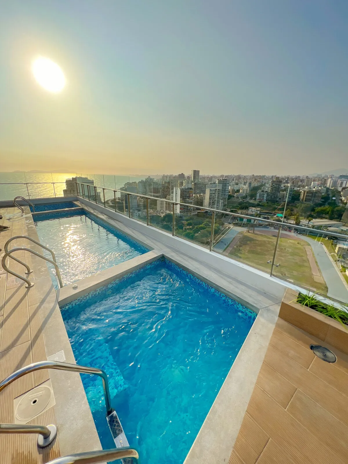 Impressive Airy 2br In Barranco: Wfh Flat With Sunset-view Desk | Lima #3