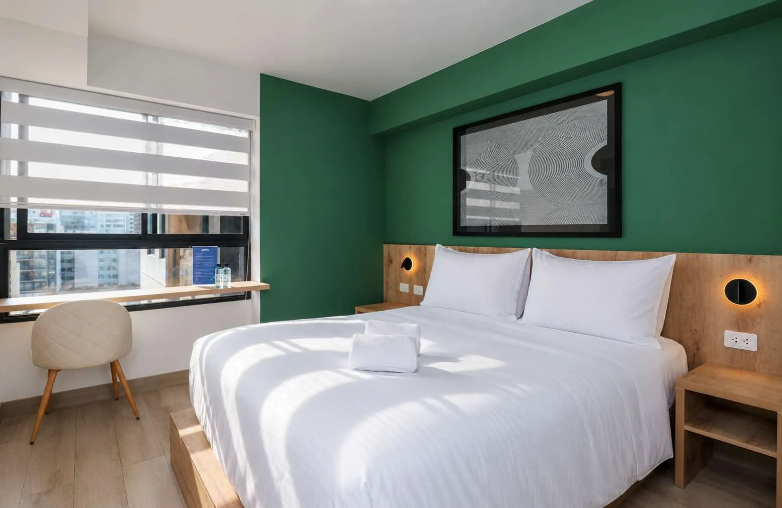 Work Remotely In Style: Sleek, Airy 1br Flat W/ Desk In Miraflores, Lima