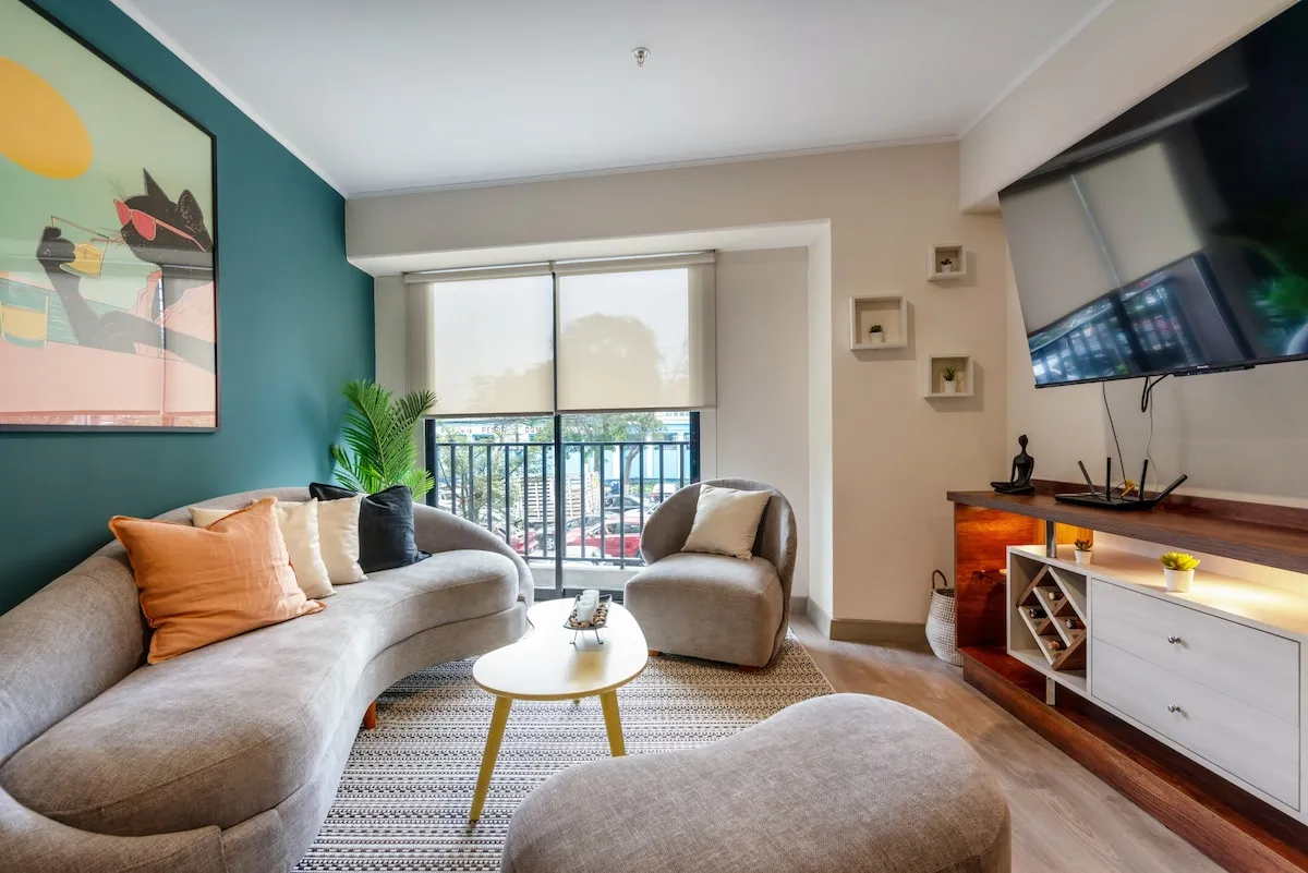 Barranco Flat Built For Remote Work - Roomy Contemporary 1br W/ Pool, Lima - Corporate Housing in Lima, Peru