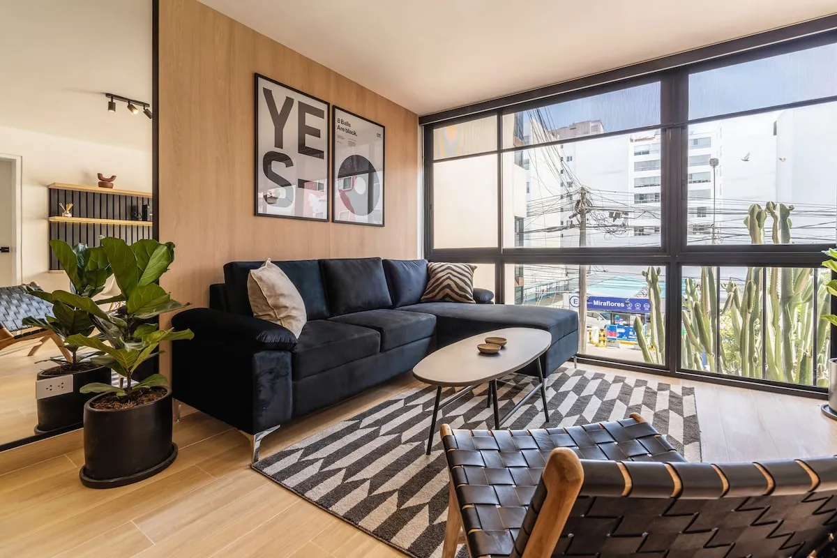 Airy Modern Flat Near Kennedy Park - Remote-work Ready 1br In Miraflores, Lima