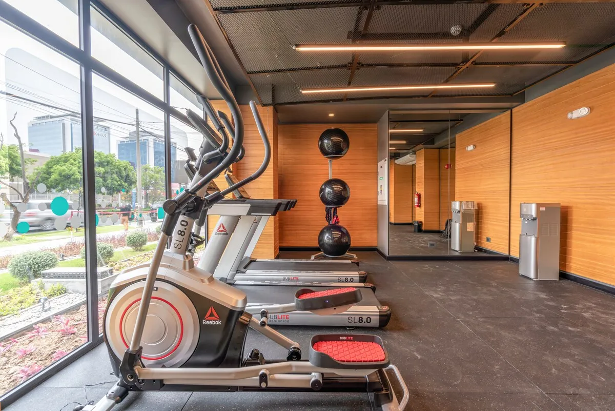 Sophisticated San Isidro Flat W/ Wfh Setup - Airy 1br, Lima Skyline Views #5