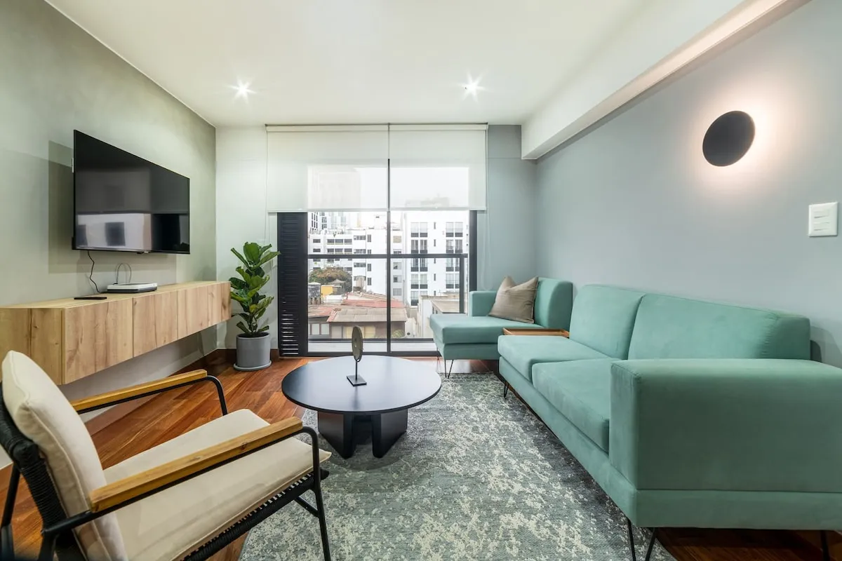 Geko|Stunning 2BR w/Balcony steps from the Malecón