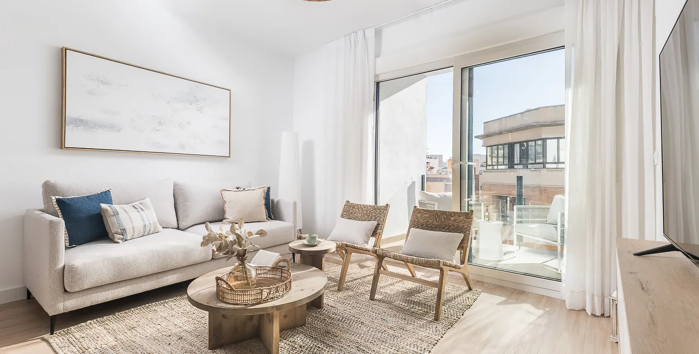 Luxurious 74m2 Malaga Flat With Bright Home Office For Remote Work Flexibility