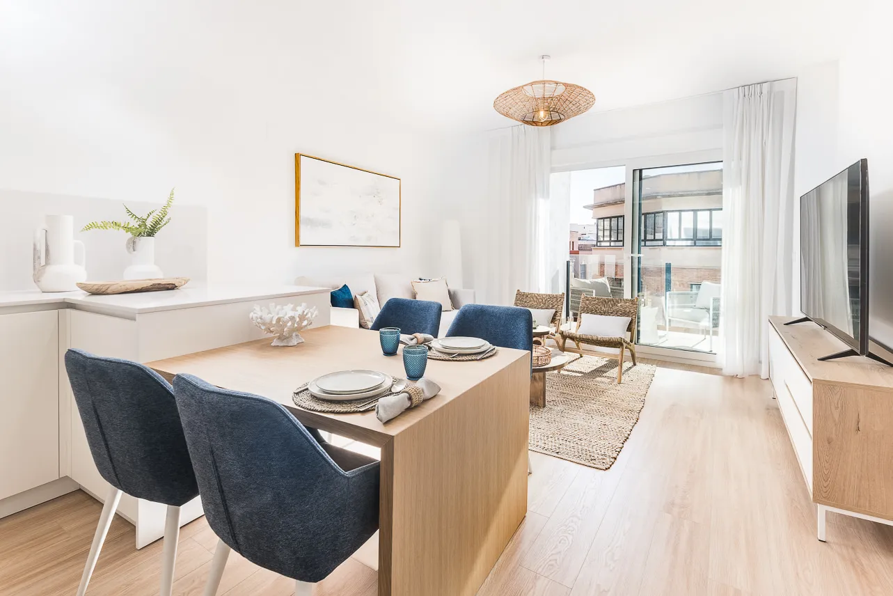 Luxurious 74m2 Malaga Flat With Bright Home Office For Remote Work Flexibility #5