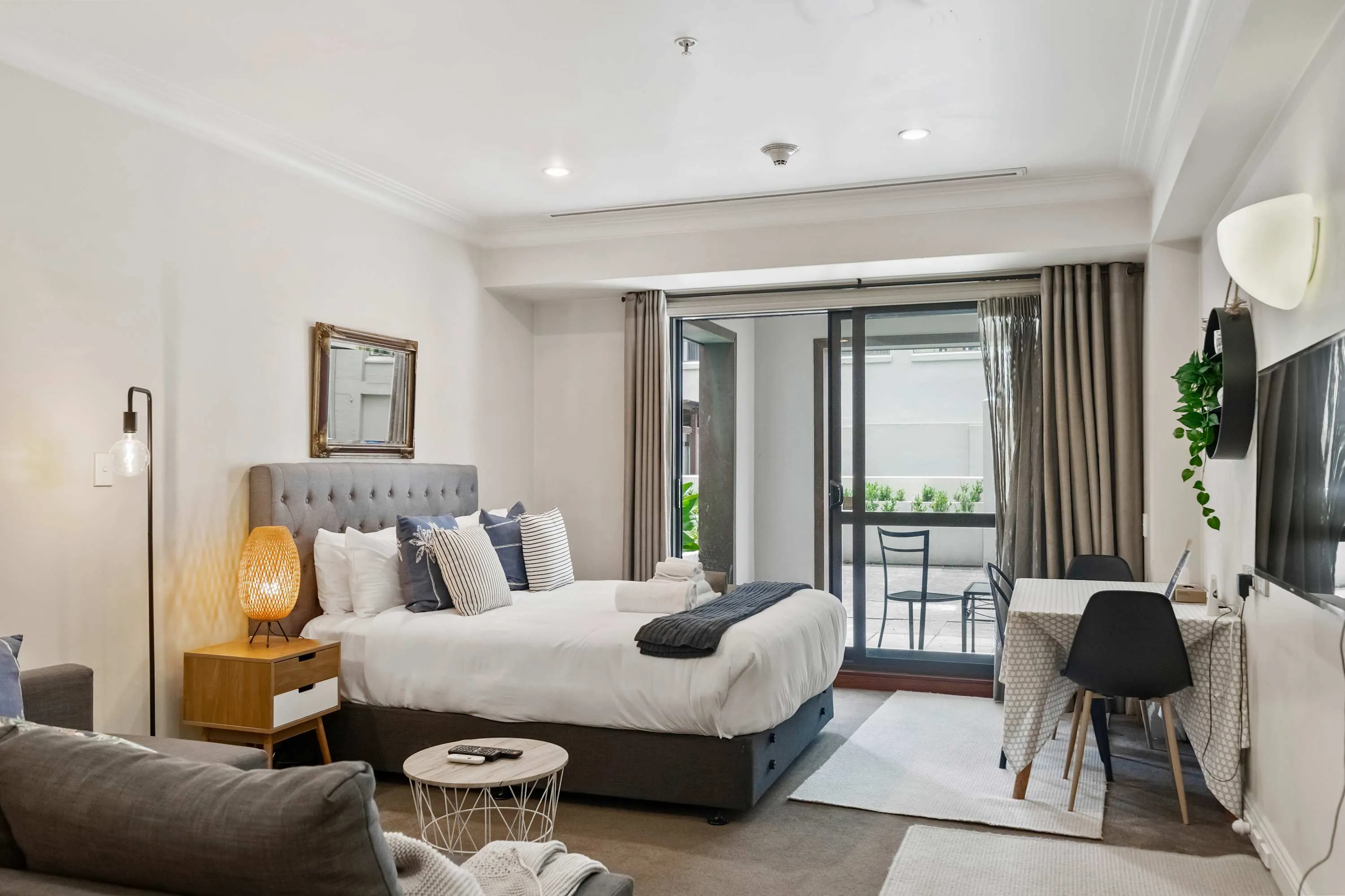 Premium Intimate Flat (1br) Near Viaduct, Auckland - Built-in Home Office For Remote Workers