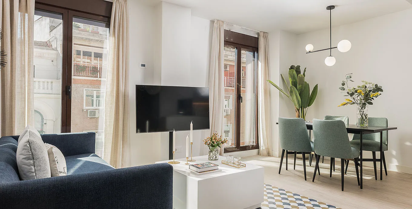 Modern Madrid Flat With Bright Home Office Space For Remote Work Efficiency