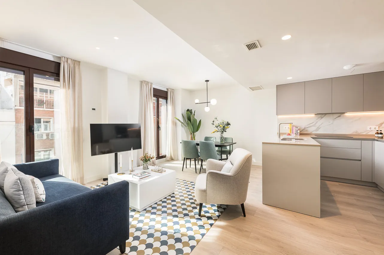 Modern Madrid Flat With Bright Home Office Space For Remote Work Efficiency #5