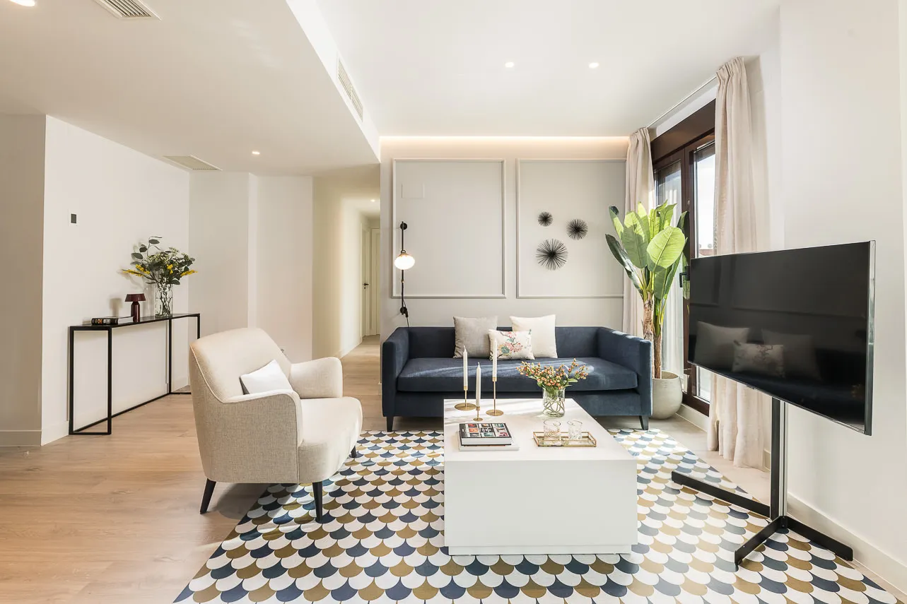 Modern Madrid Flat With Bright Home Office Space For Remote Work Efficiency #3