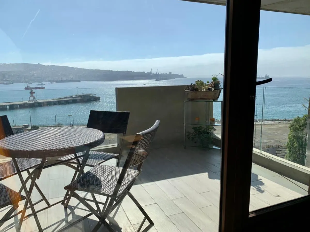 Chic 2-bed Flat With Bright Home Office And Sea Views For Remote Work In Valparaiso