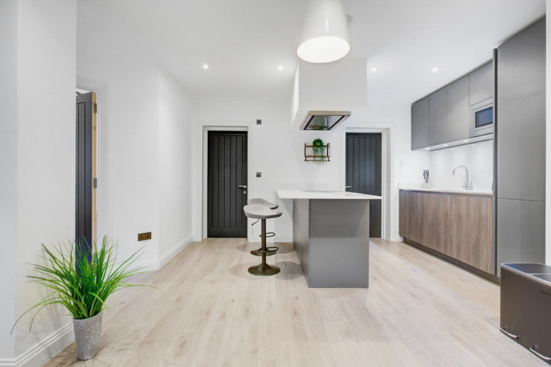 Stylish 2br London Flat - Private Laundry, Full Kitchen, Room To Work From Home #3