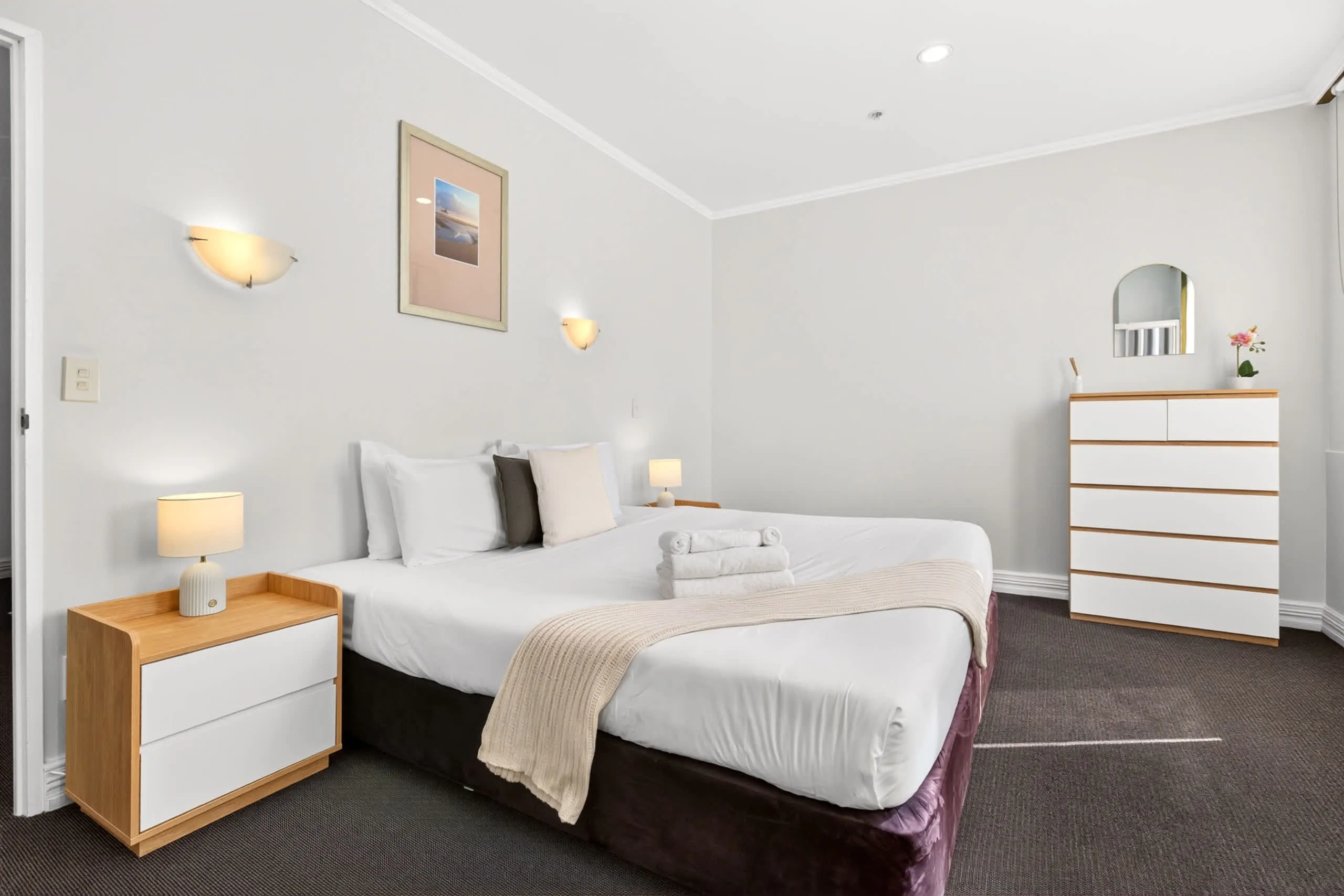 Work-from-home Ready: Sophisticated Airy 1br Flat, Auckland Cbd #2