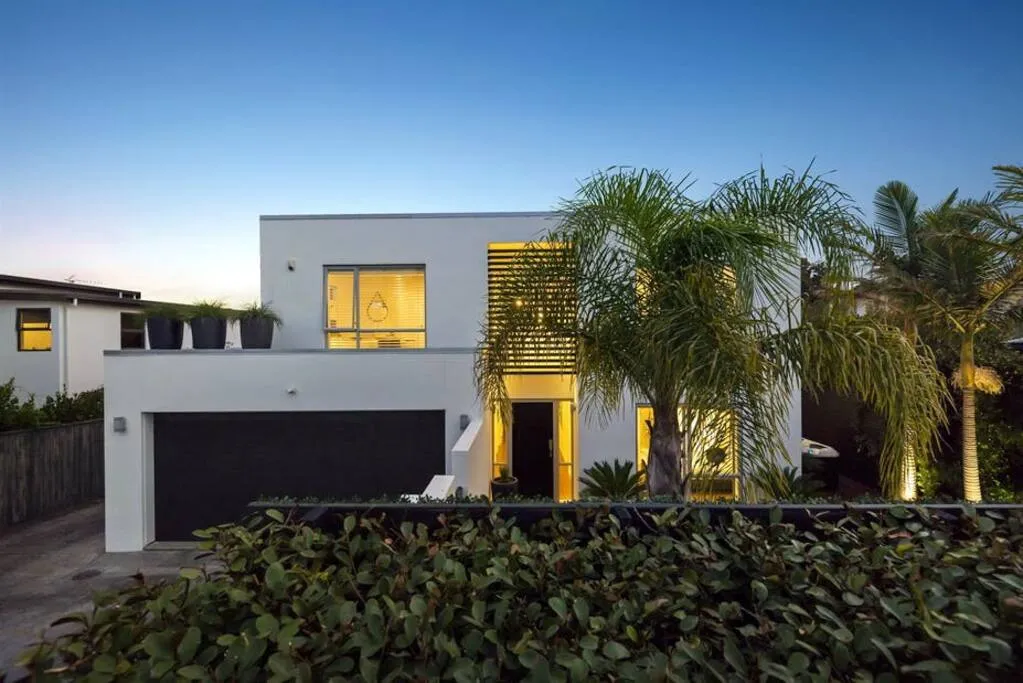 Charming Luxurious 4-br City Flat Auckland - Remote Work-ready With Private Study #3