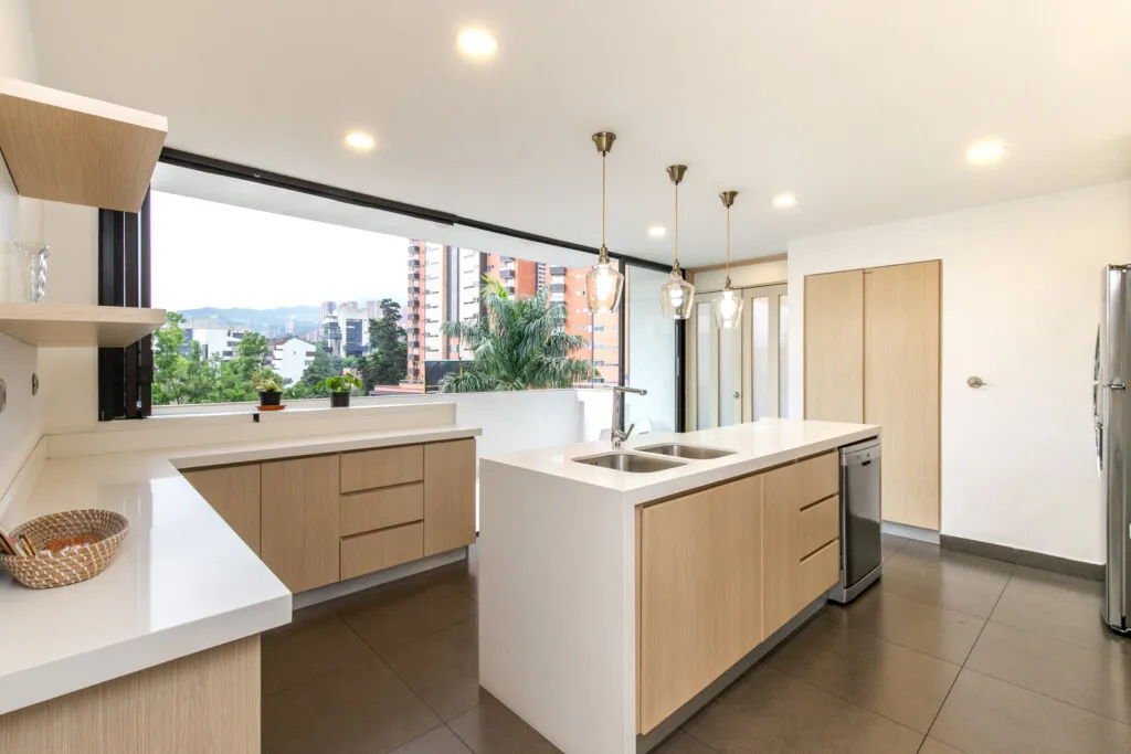 Expansive 3-br Luxury Sky Home With Home Office In Los Balsos, Medellin