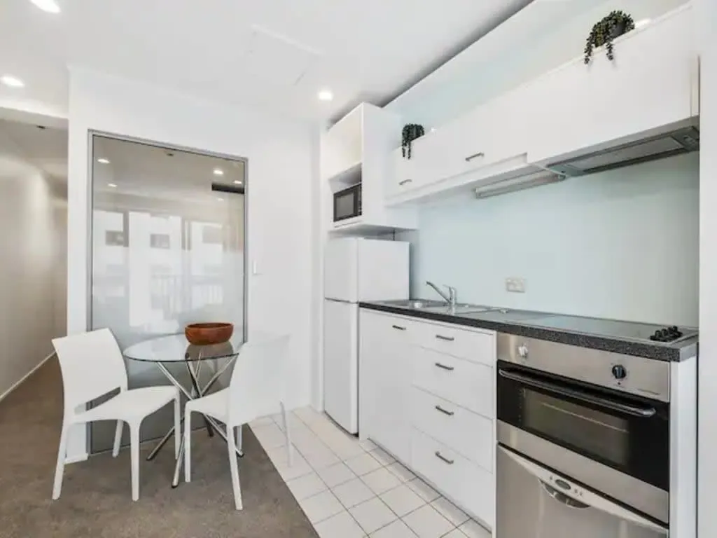 Auckland Trendy Flat - Charming 2br, Dedicated Home Office & Fast Wi-fi Near Sky Tower #3