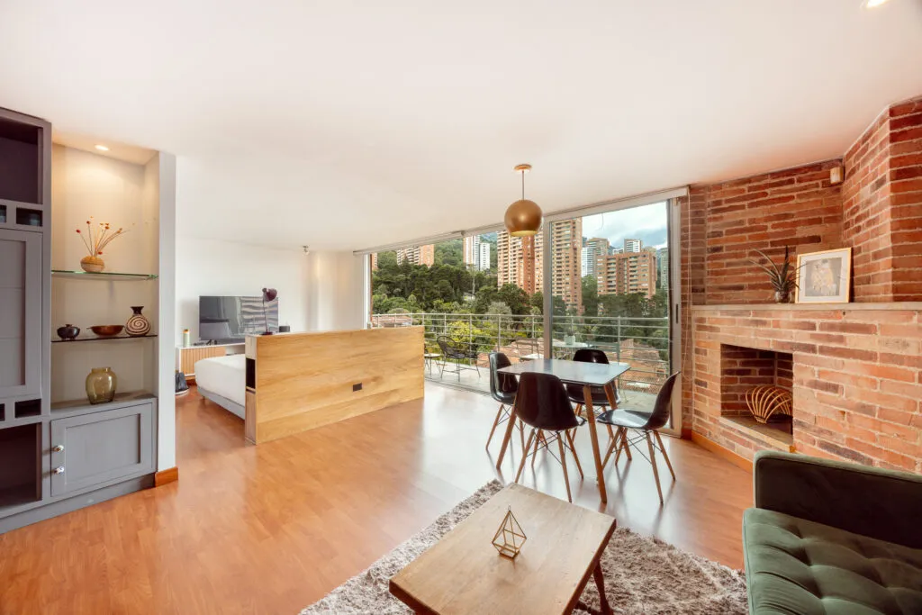 Contemporary 78m2 Flat With Dedicated Home Office In Medellin