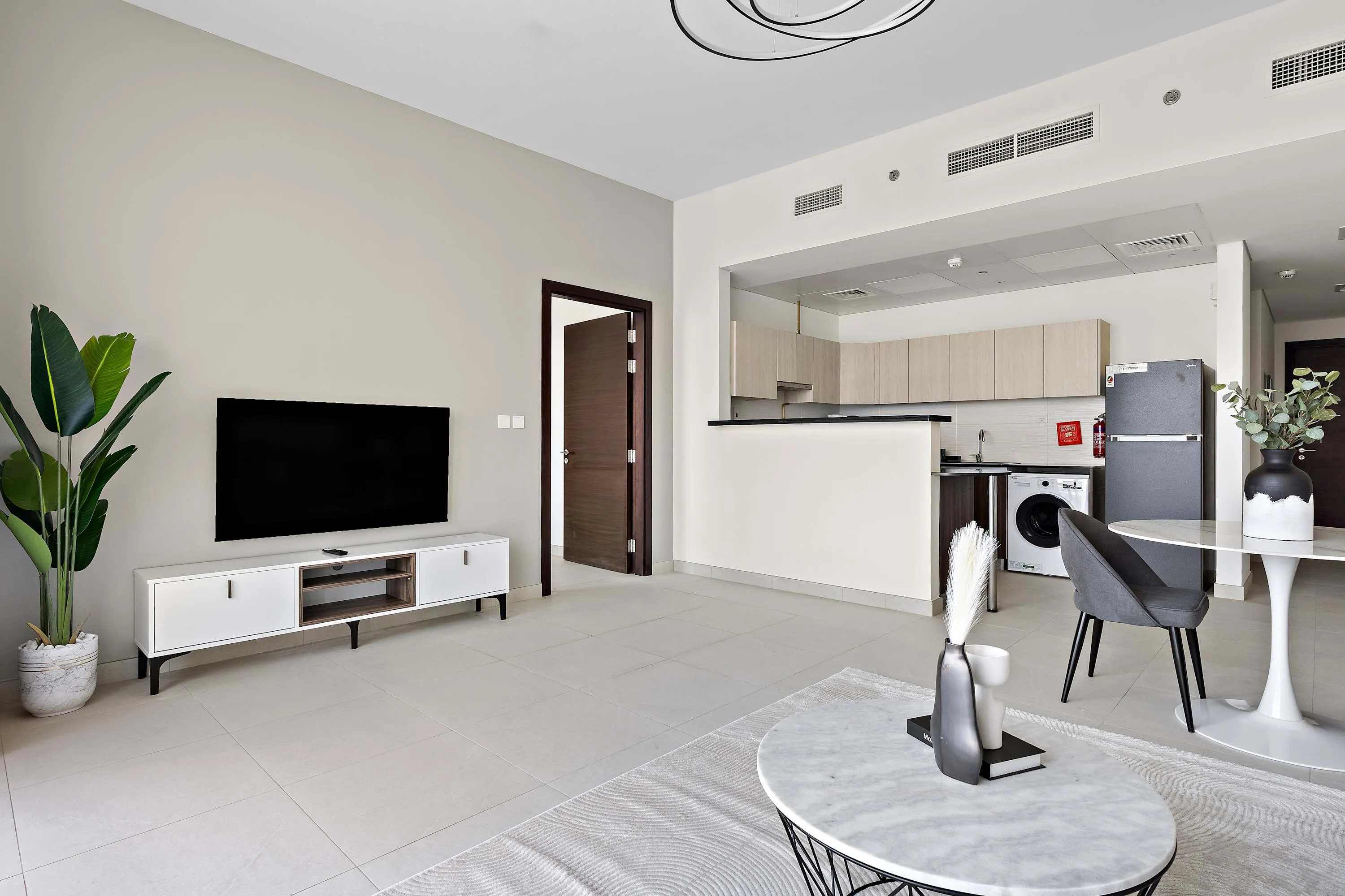 Luxurious 90m2 Abu Dhabi Apartment With Bright Home Office In Najmat Tower For Remote Work #3