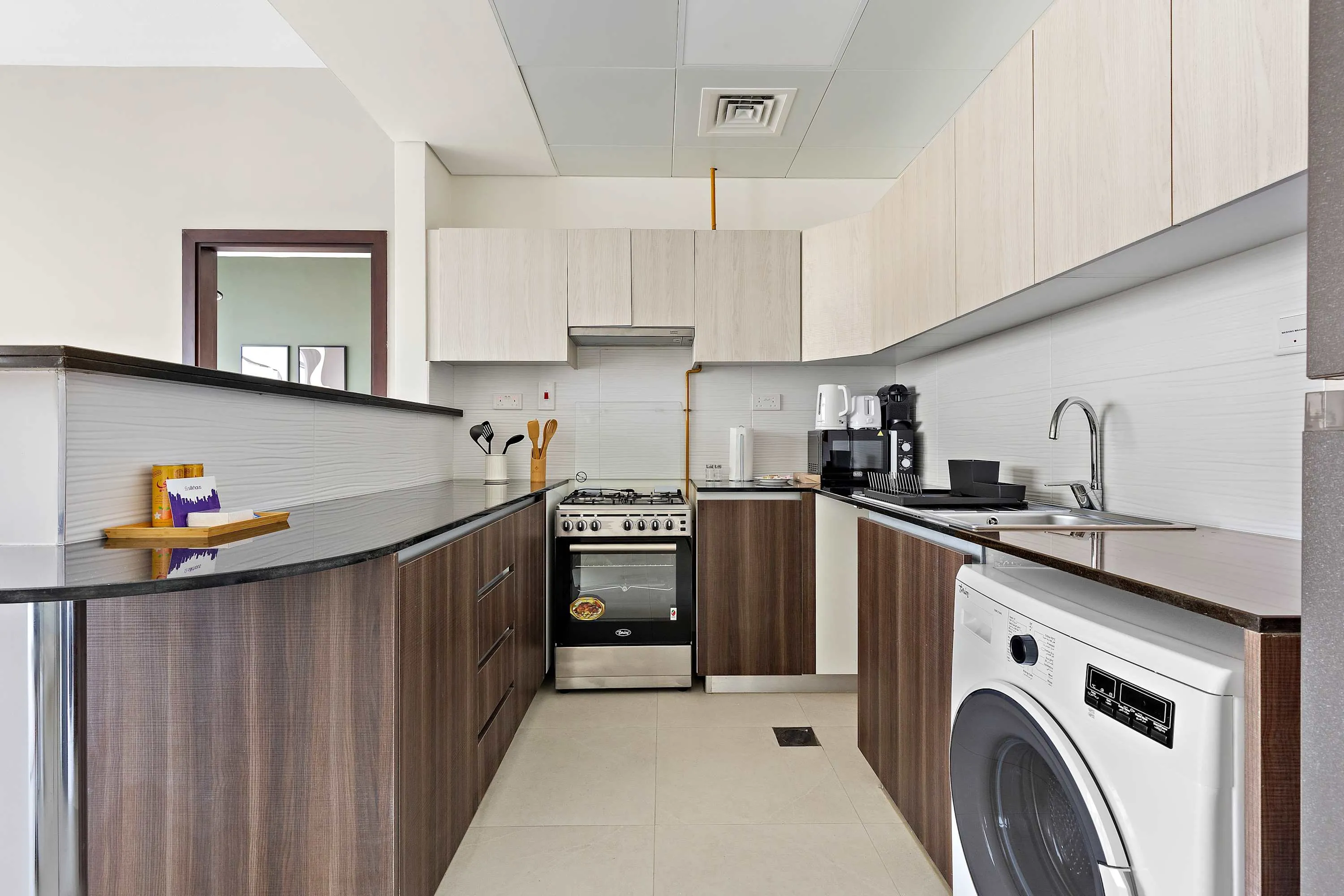 Luxurious 90m2 Abu Dhabi Apartment With Bright Home Office In Najmat Tower For Remote Work #4