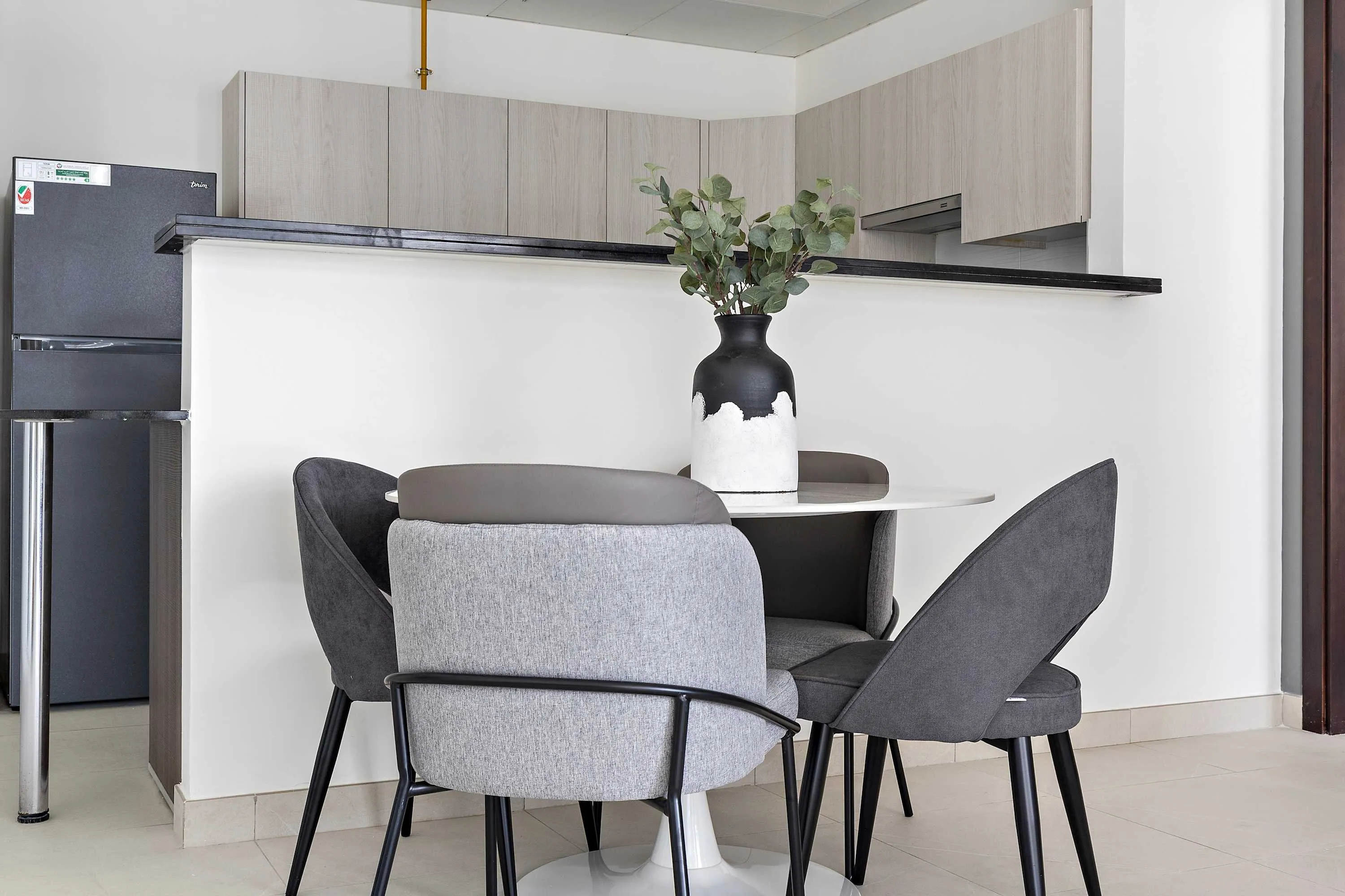 Designer Abu Dhabi Apartment With Dedicated Home Office And Modern Comfort Near Reem Park #3