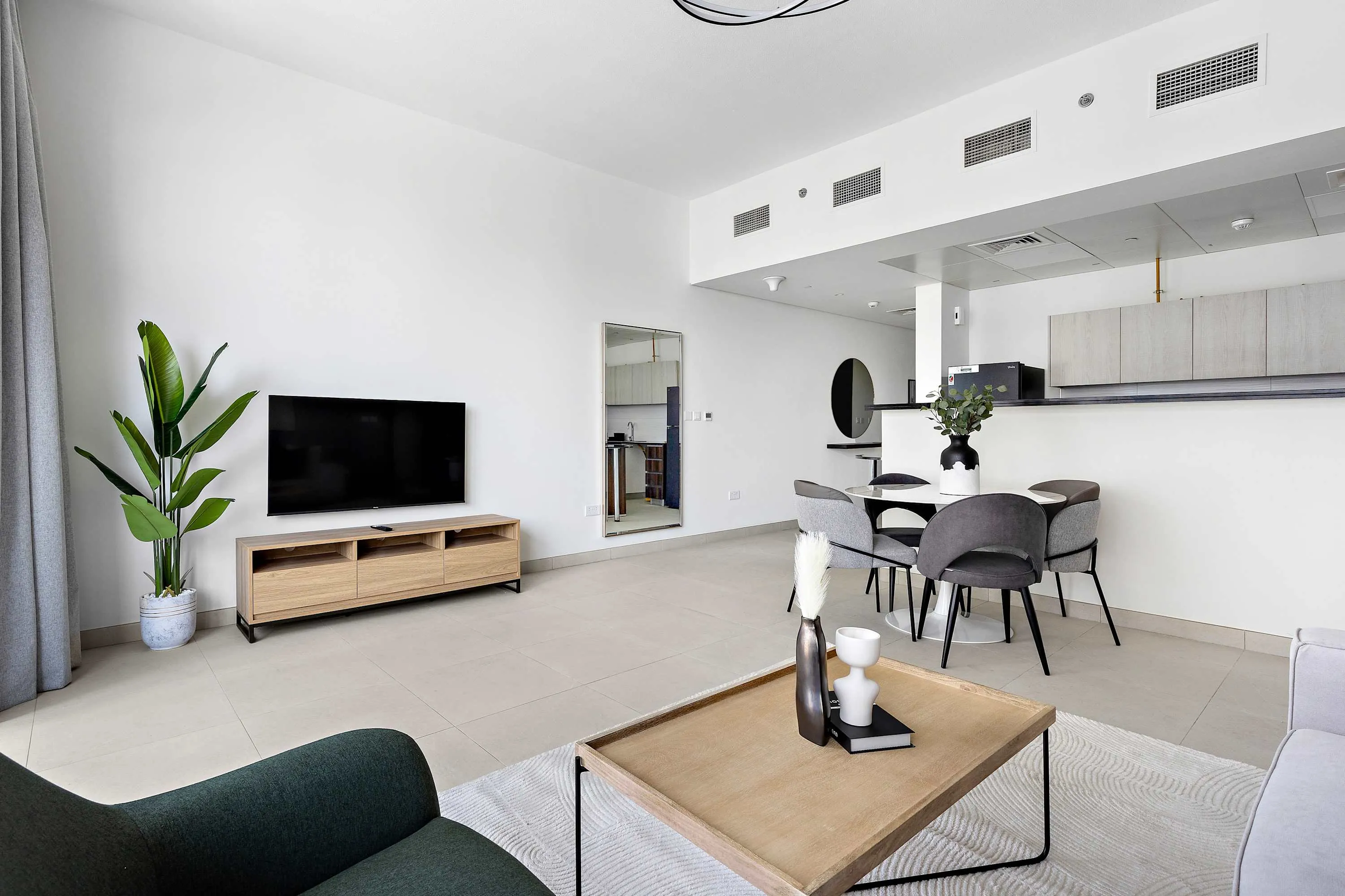 Designer Abu Dhabi Apartment With Dedicated Home Office And Modern Comfort Near Reem Park #4