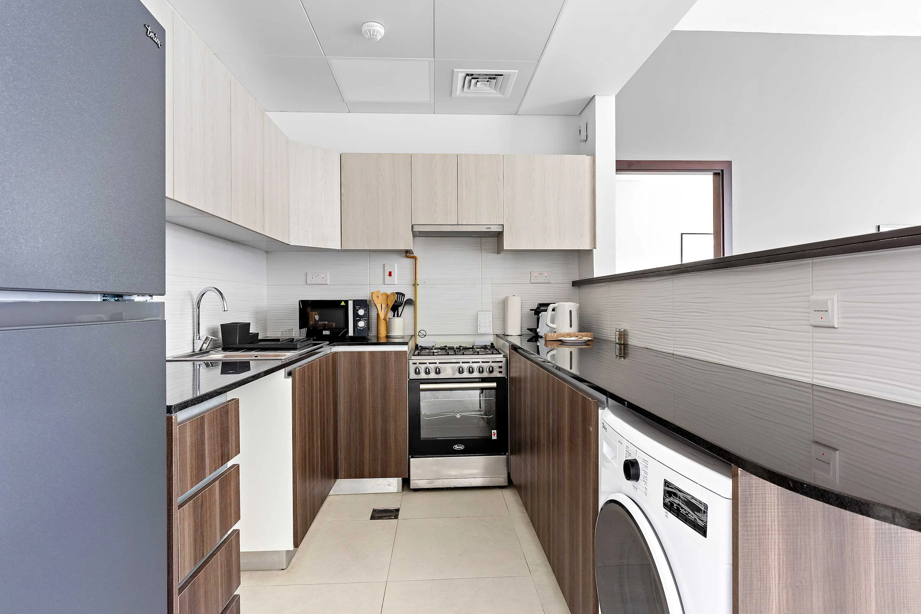 Designer Abu Dhabi Apartment With Dedicated Home Office And Modern Comfort Near Reem Park #5