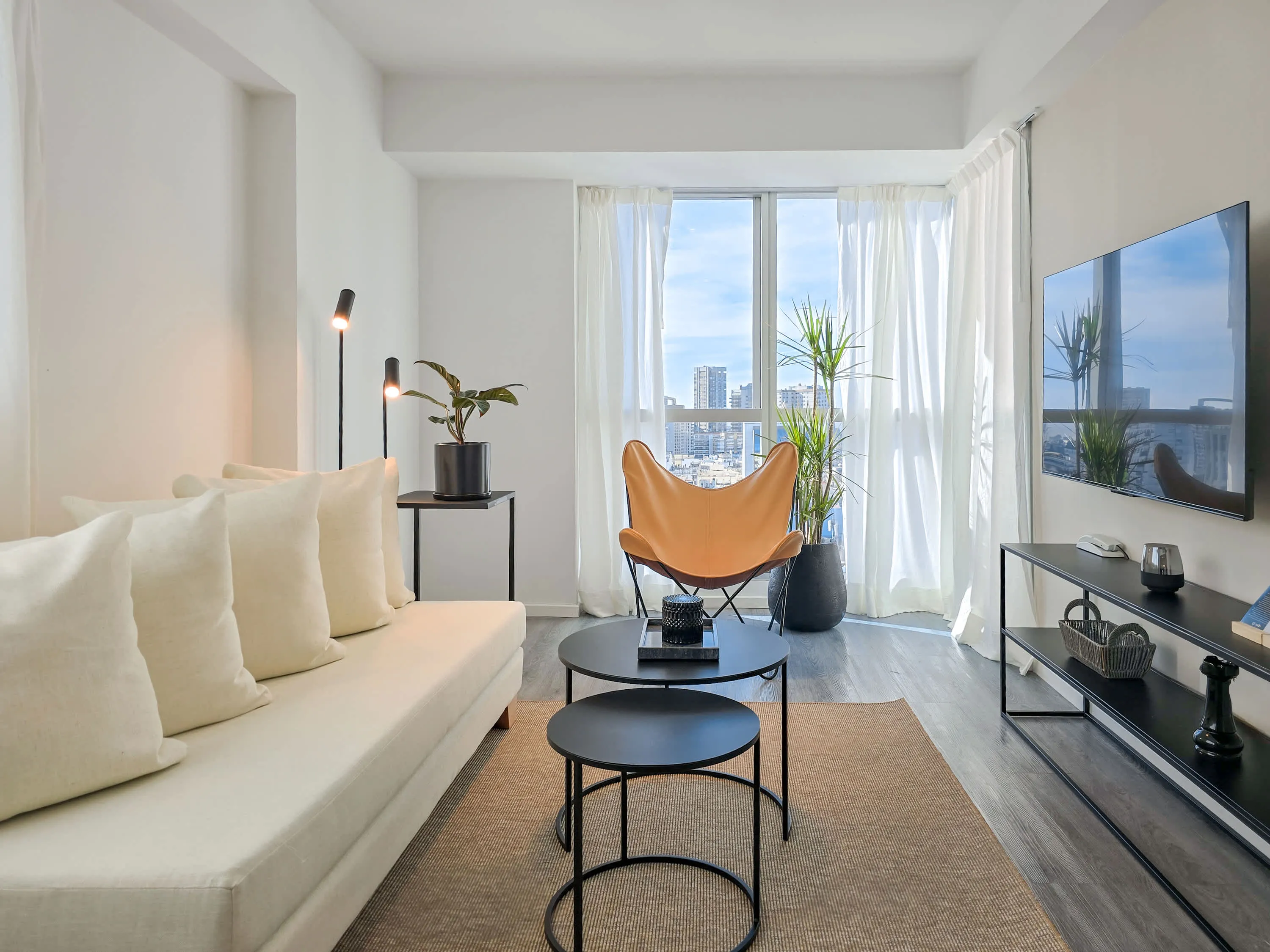 Nido X Bellini Esmeralda: Intimate 1br Executive Flat, Work-from-home Ready