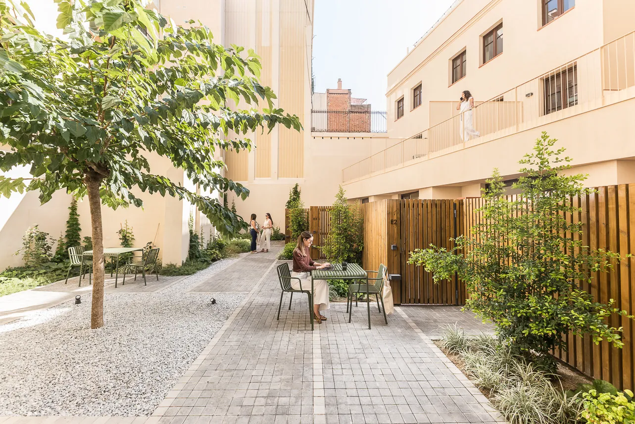 Contemporary Designer Flat With Dedicated Home Office In Barcelona, 59m2 #5