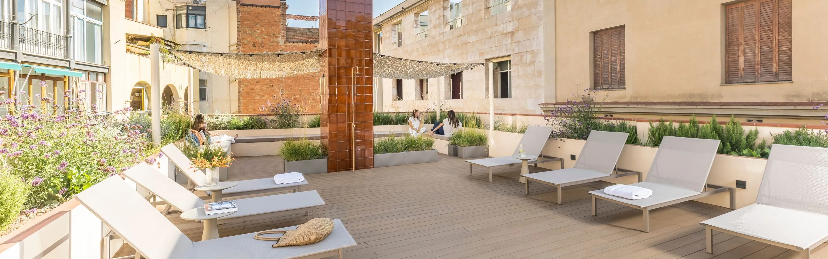 Elegant 61m2 Flat With Dedicated Home Office In Barcelona Center #2