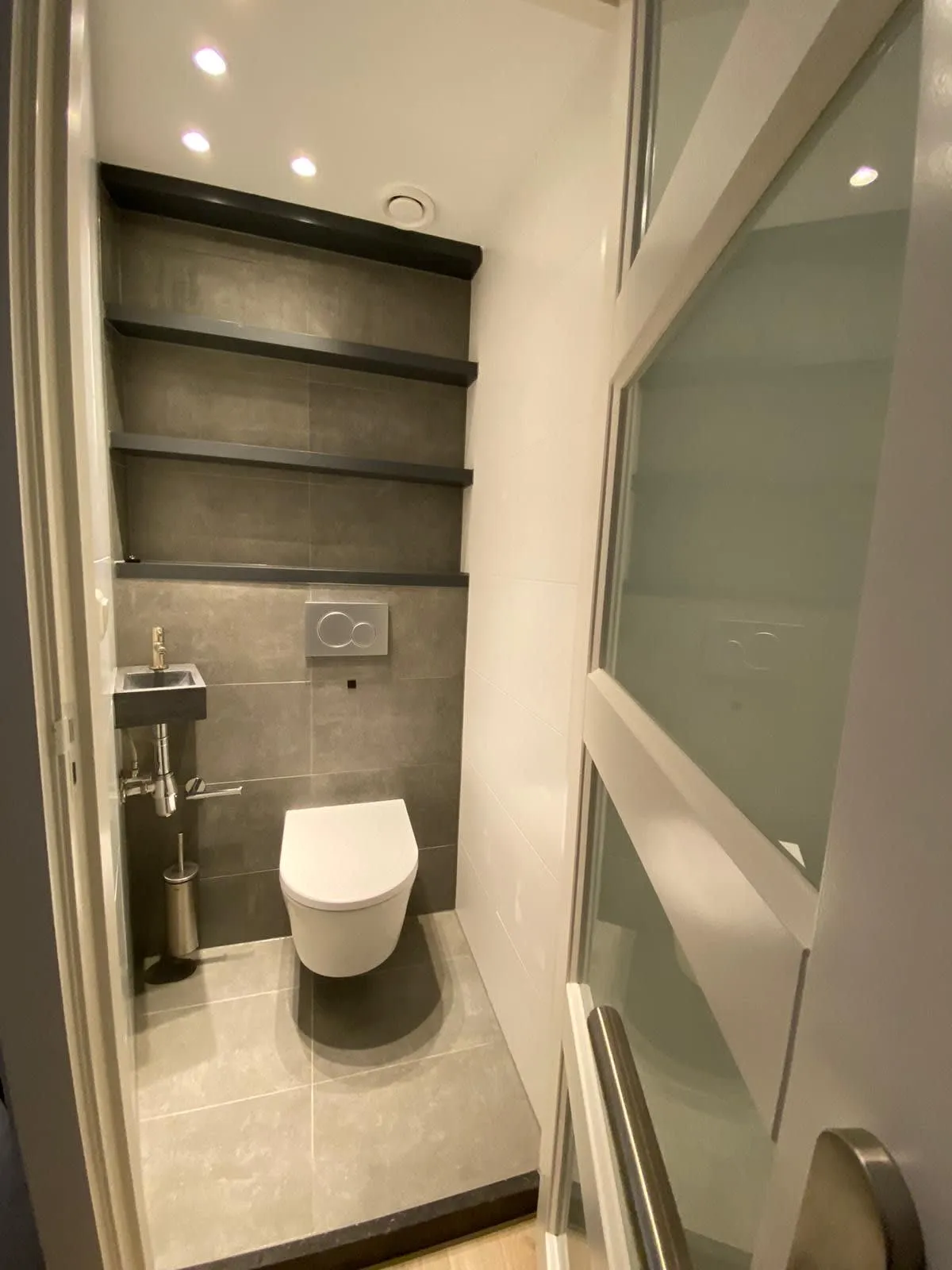 One Bedroom Expat Rental, Amsterdam, Canal View #4