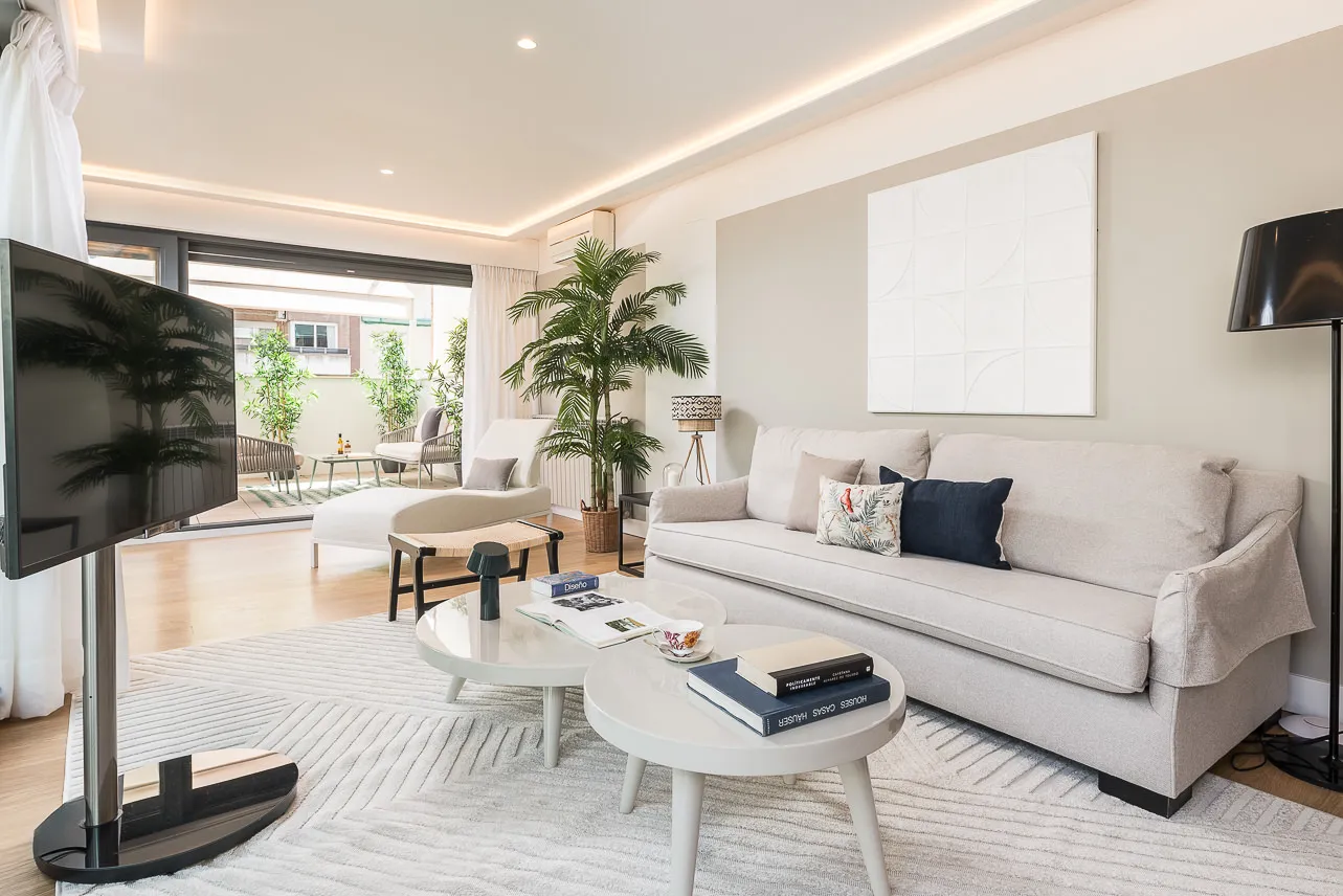 Refined Madrid Flat With Spacious Home Office For Remote Work Flexibility #5