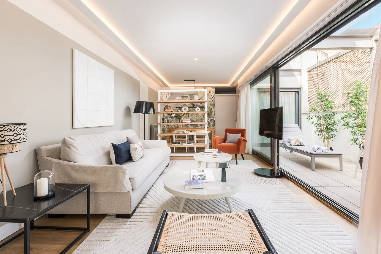 Refined Madrid Flat With Spacious Home Office For Remote Work Flexibility #3