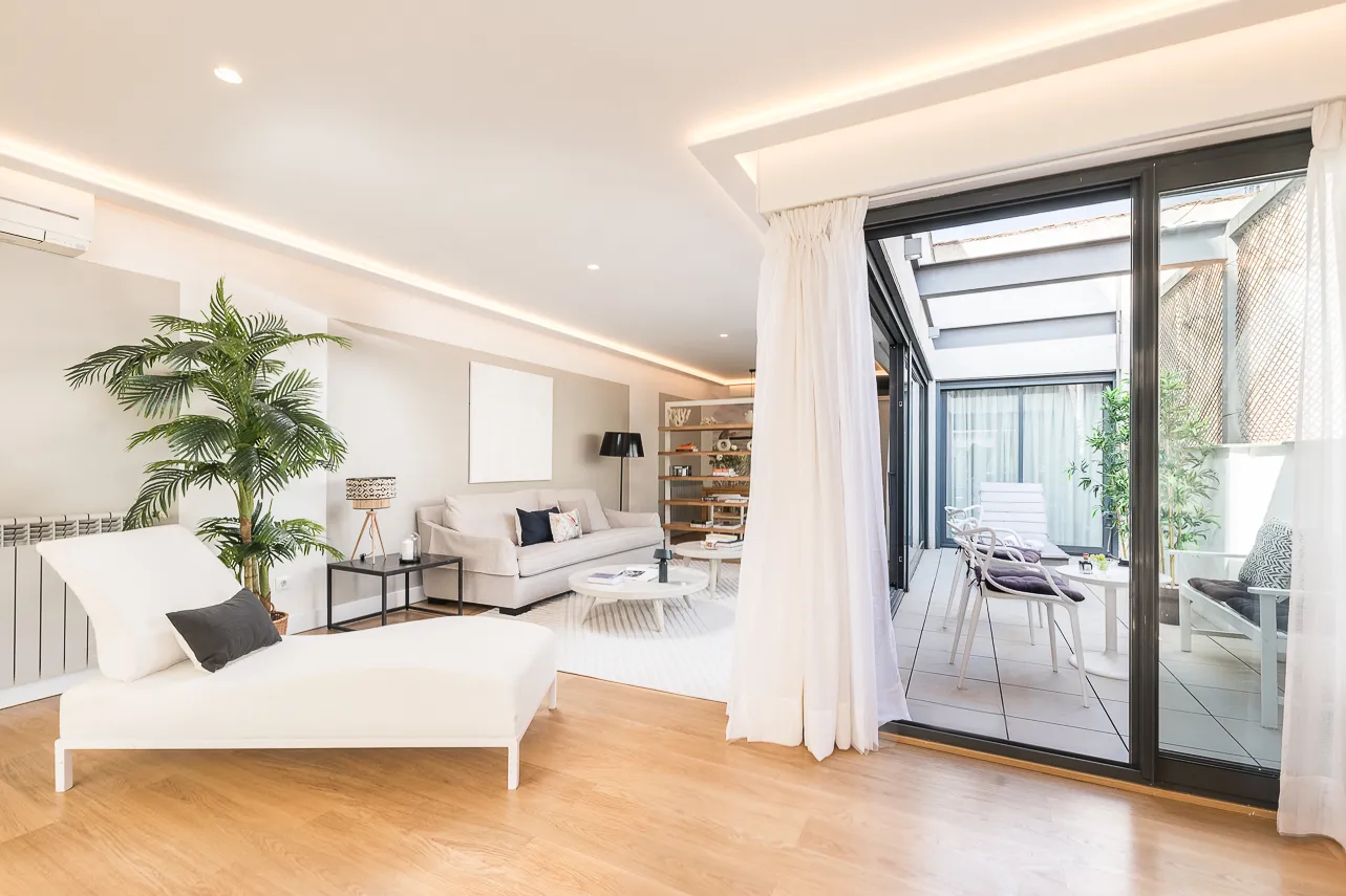Refined Madrid Flat With Spacious Home Office For Remote Work Flexibility #2
