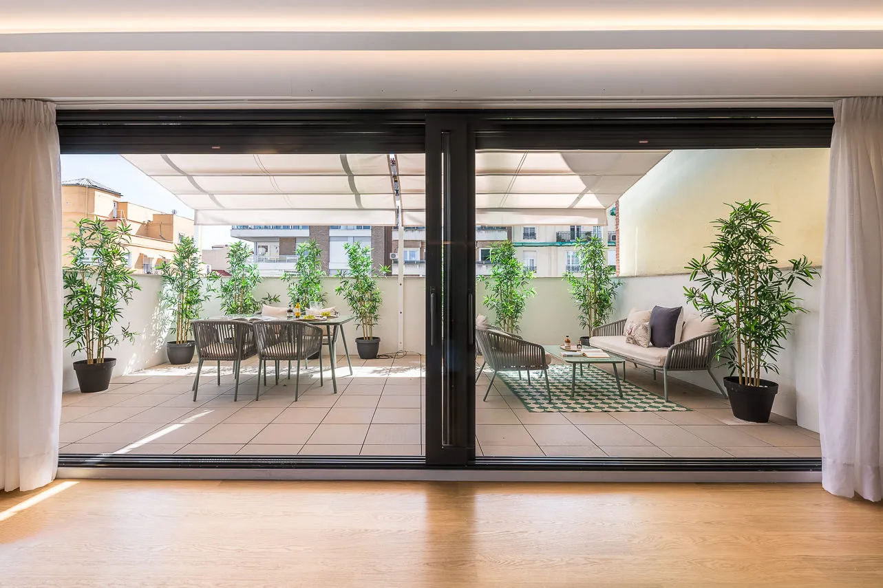 Refined Madrid Flat With Spacious Home Office For Remote Work Flexibility #4