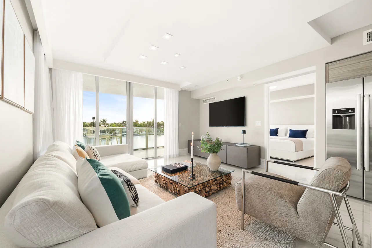 Cozy Open-plan Studio With Home Office Setup In Miami For Remote Work #5