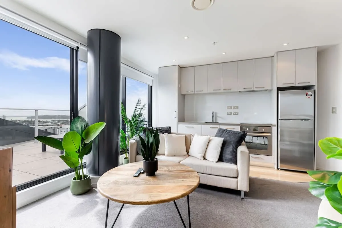 Refined 2br Auckland Flat -- Intimate, Work-ready Home Office & Sky Tower View