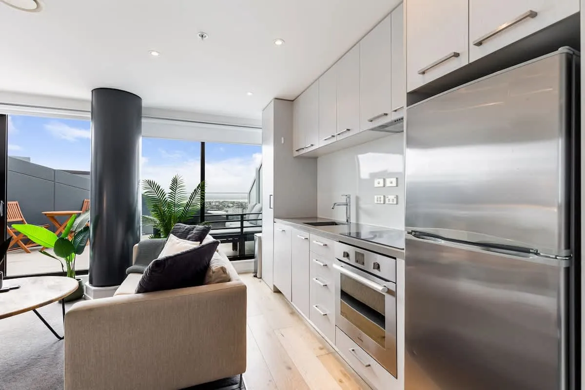 Refined 2br Auckland Flat -- Intimate, Work-ready Home Office & Sky Tower View #3
