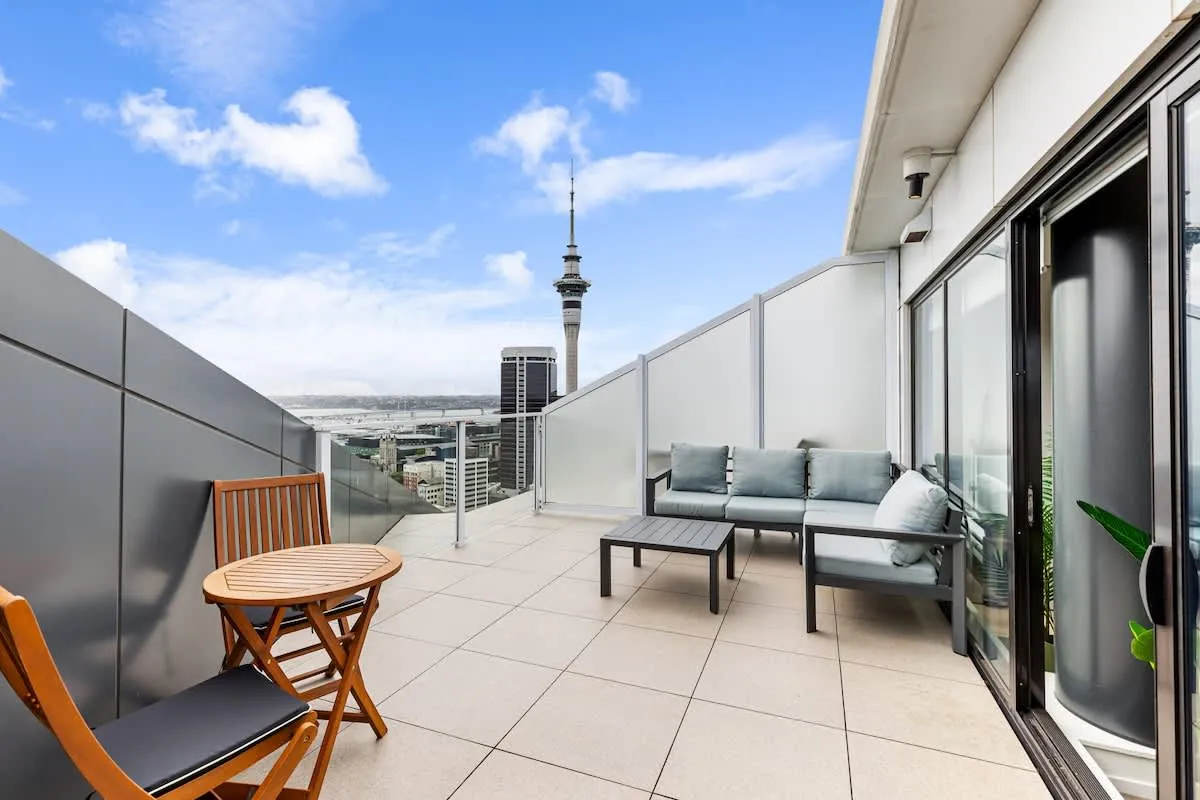 Refined 2br Auckland Flat -- Intimate, Work-ready Home Office & Sky Tower View #5