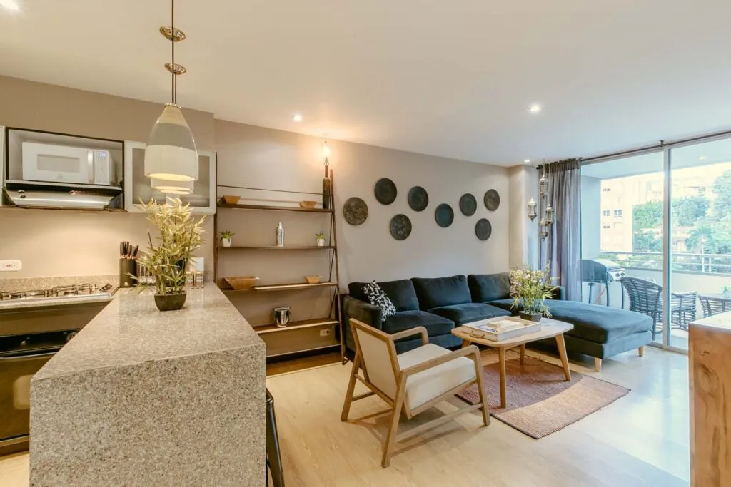 Sleek 2-bed City Flat With Bright Workspace In Medellin's Provenza Area