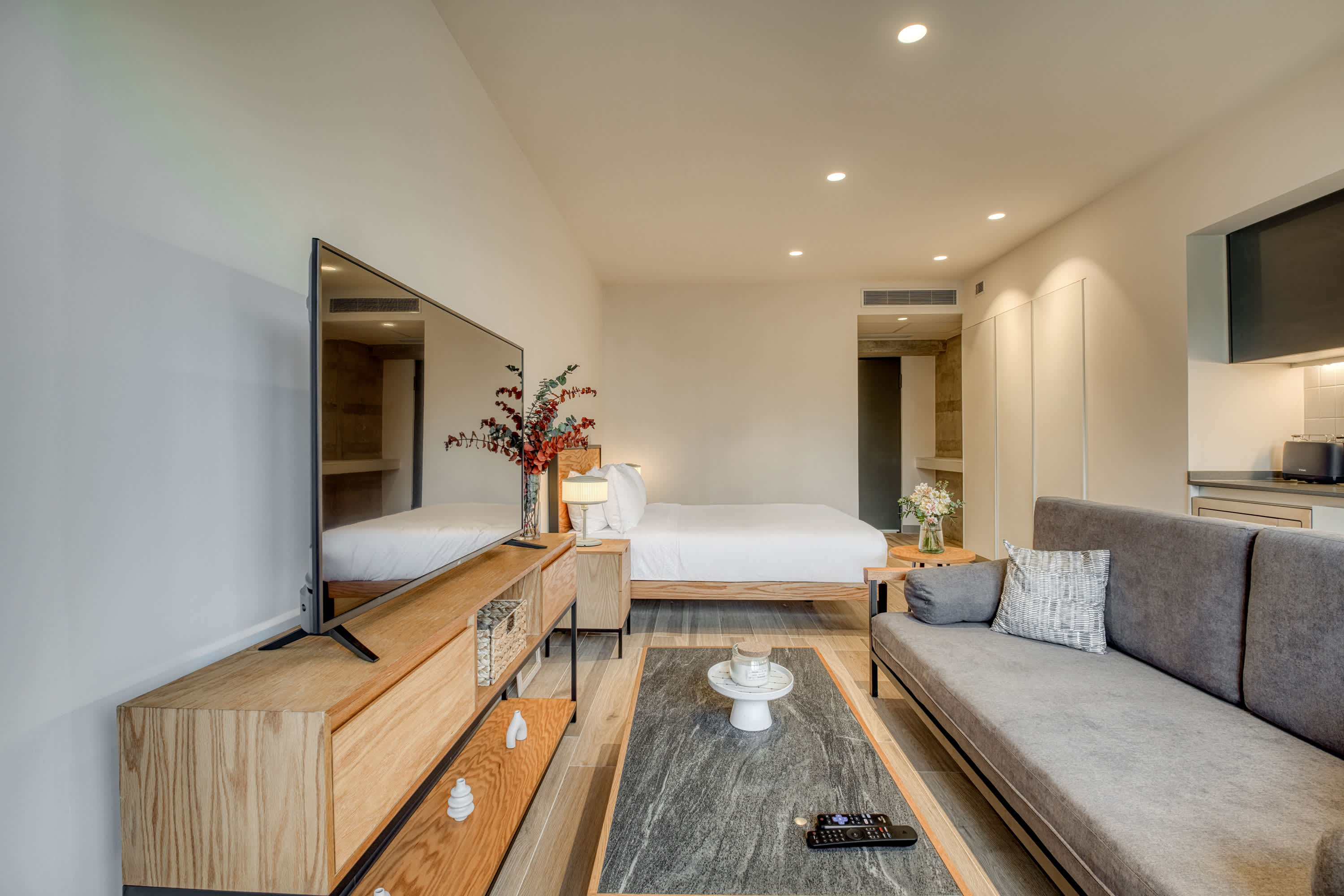 New-build Providencia Studio: Trendy, Cozy & Built For Remote Work